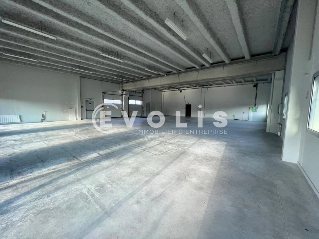 Photo 5 – location Entrepôts / activités	SAINT PRIEST (69800)