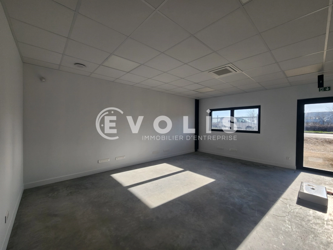 Photo 2 – location Entrepôts / activités	GENAS (69740)