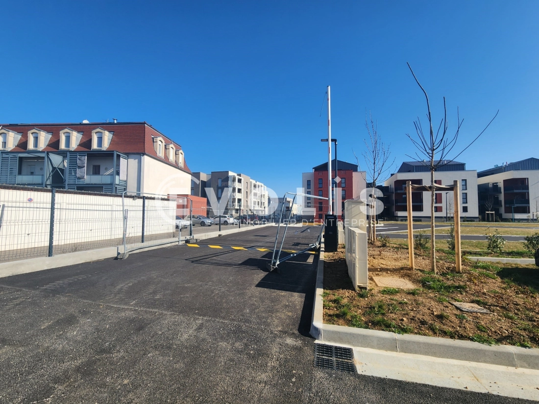 Photo 11 – location Entrepôts / activités	PONT DE CHERUY (38230)
