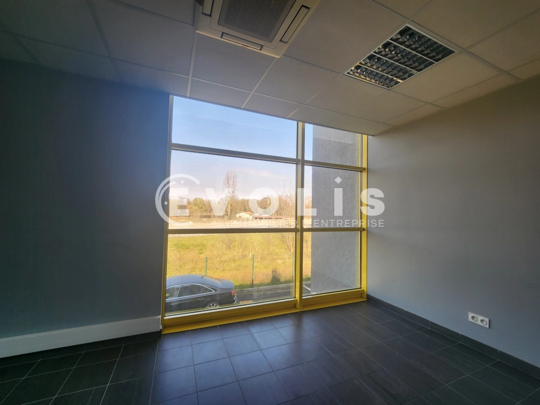 Photo 7 – location Entrepôts / activités	LA VERPILLIERE (38290)