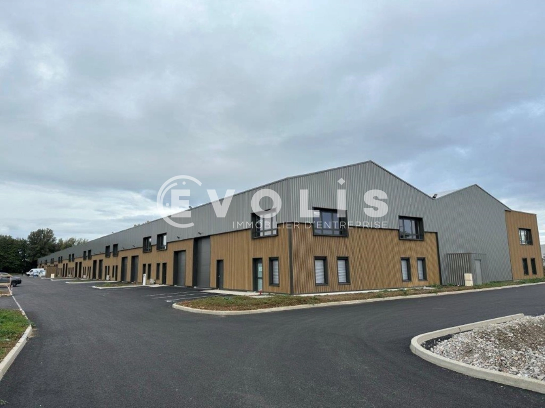 Photo 1 – location Entrepôts / activités	BOURGOIN JALLIEU (38300)