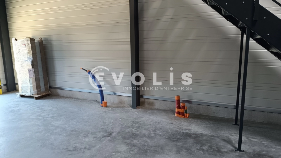 Photo 9 – location Entrepôts / activités	VILLEMOIRIEU (38460)