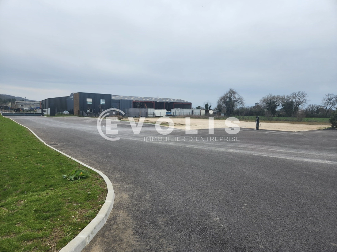 Photo 7 – location Entrepôts / activités	VILLEMOIRIEU (38460)
