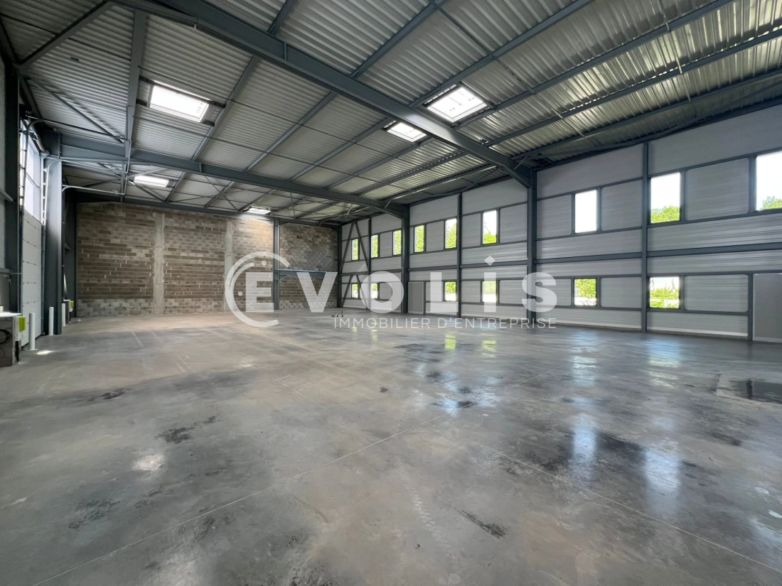 Photo 10 – vente Entrepôts / activités	SAINT GENIS LAVAL (69230)