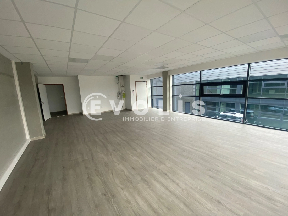 Photo 1 – location Entrepôts / activités	LONGUEAU (80330)