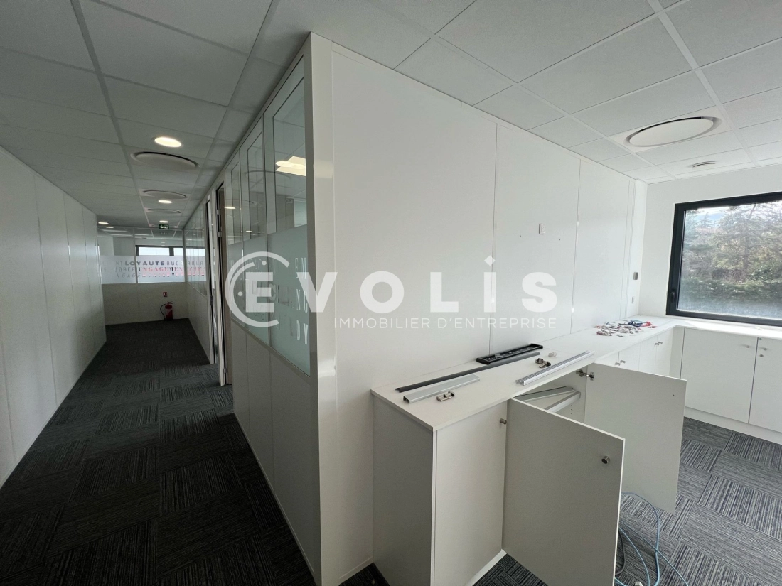 Photo 3 – location Entrepôts / activités	DARDILLY (69570)