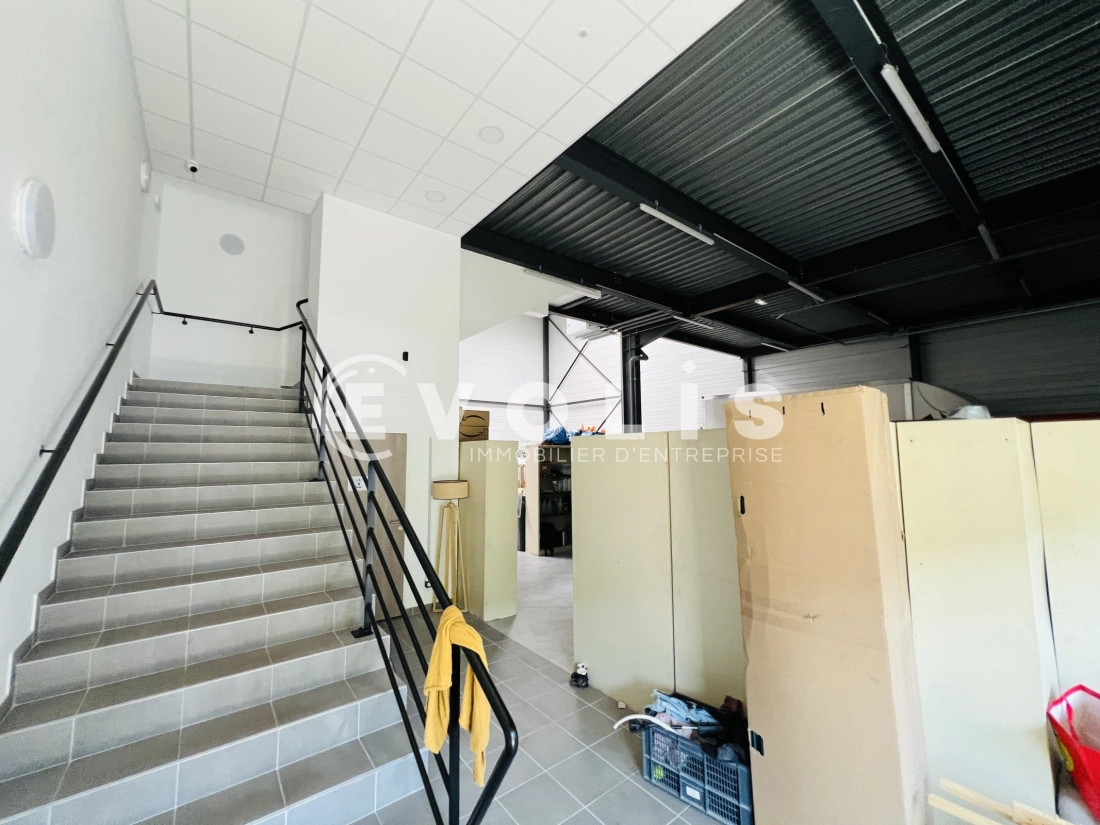 Photo 4 – location Entrepôts / activités	VAIRES SUR MARNE (77360)