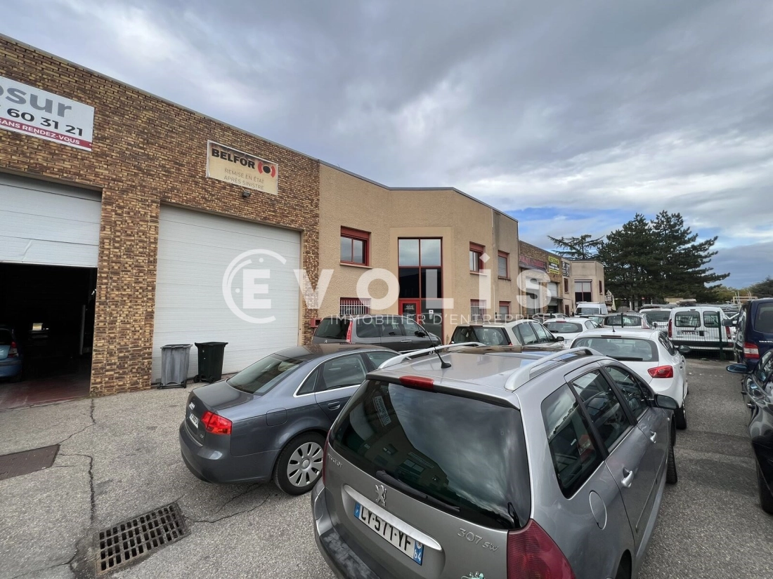 Photo 2 – location Entrepôts / activités	VENISSIEUX (69200)