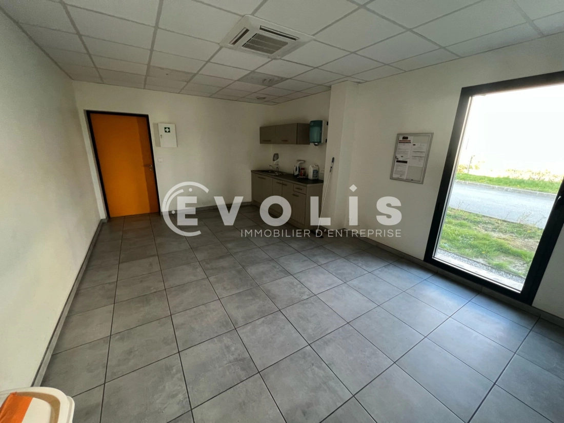 Photo 8 – location Entrepôts / activités	LA BOISSE (01120)