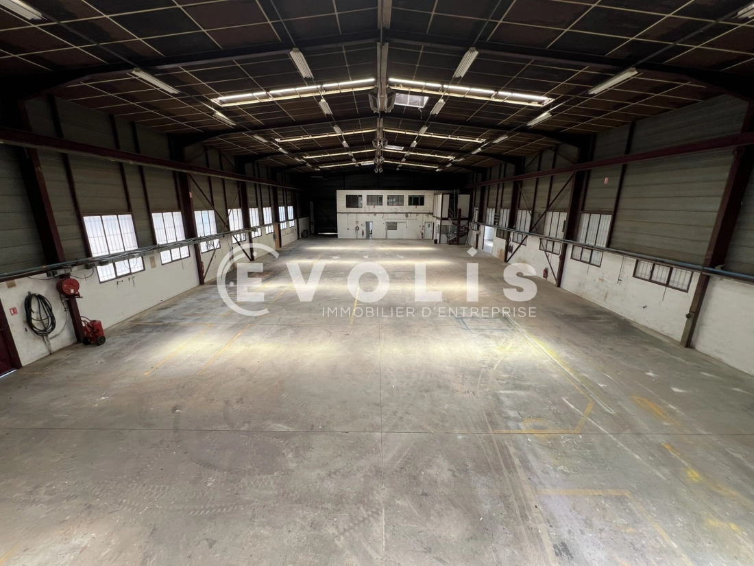 Photo 12 – location Entrepôts / activités	CHASSIEU (69680)