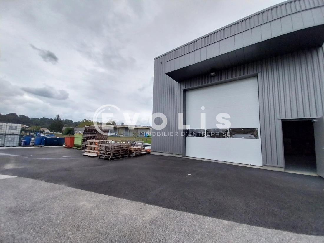 Photo 2 – location Entrepôts / activités	CREMIEU (38460)