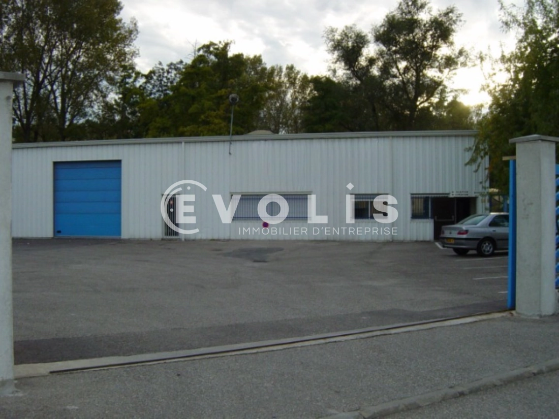 Photo 2 – vente Entrepôts / activités	SAINT SYMPHORIEN D'OZON (69360)