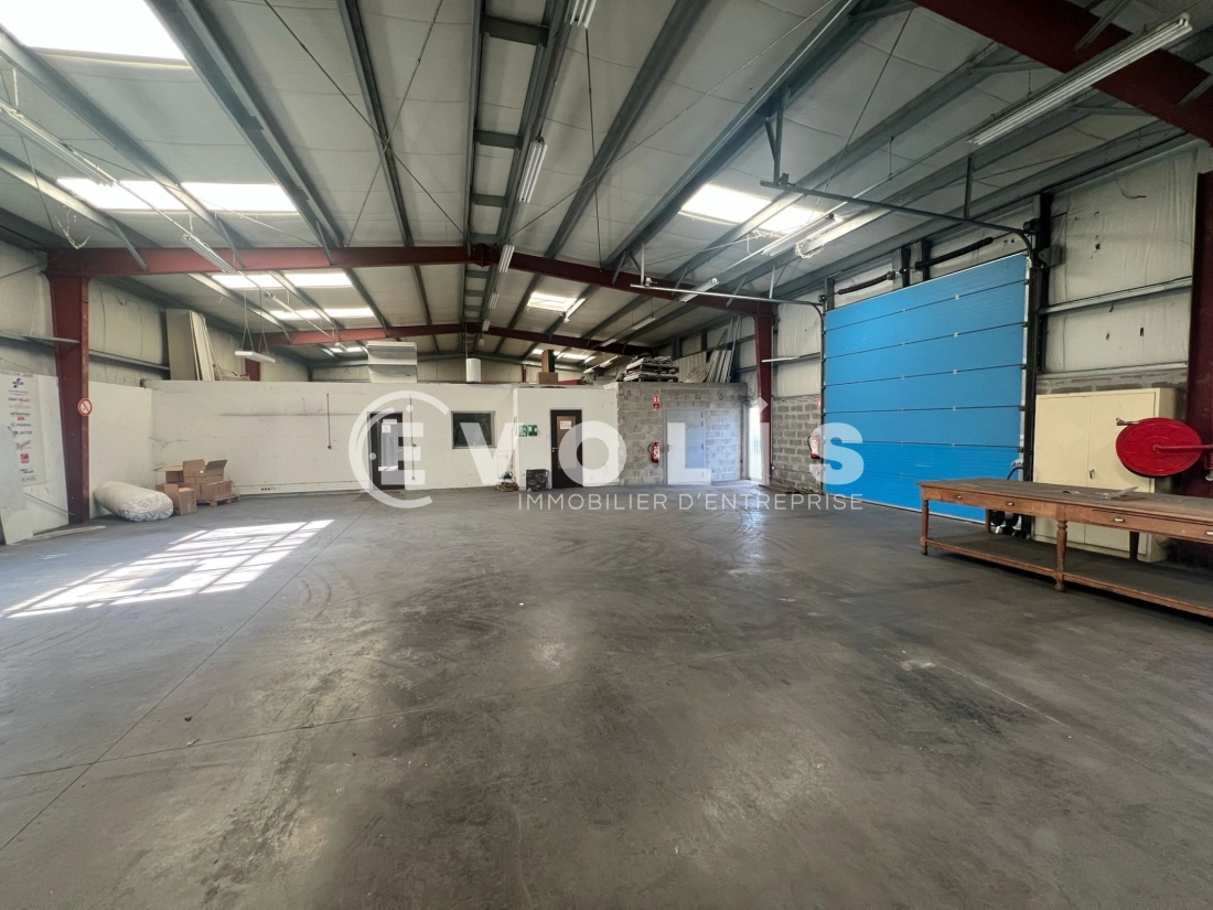 Photo 4 – vente Entrepôts / activités	SAINT SYMPHORIEN D'OZON (69360)