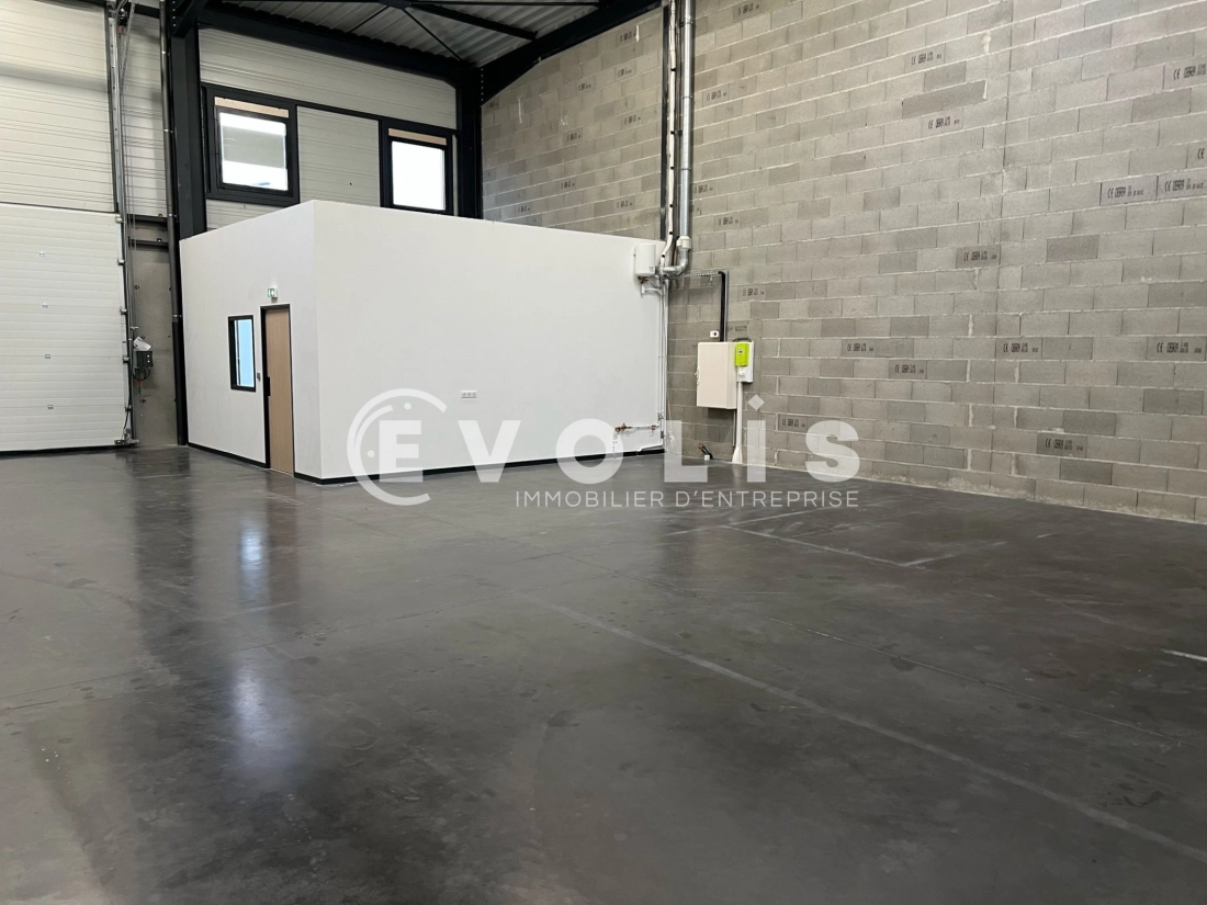 Photo 11 – location Entrepôts / activités	MEYZIEU (69330)