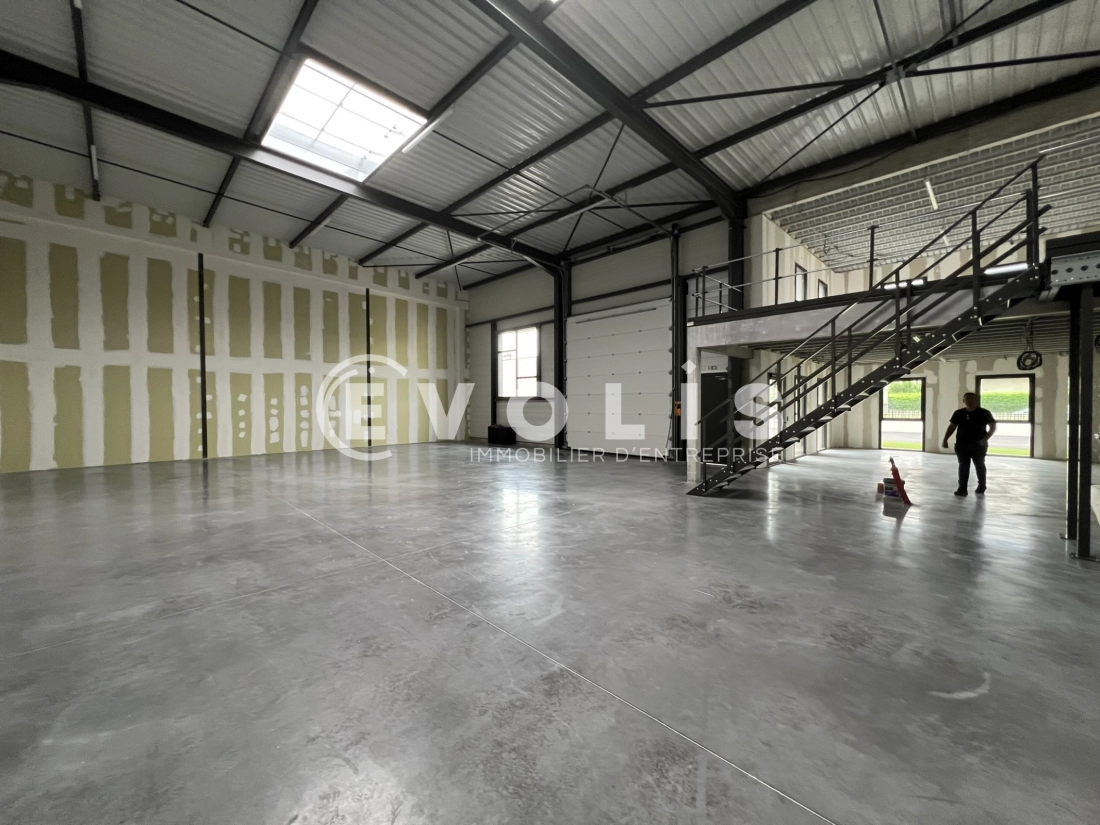 Photo 6 – location Entrepôts / activités	DECINES CHARPIEU (69150)