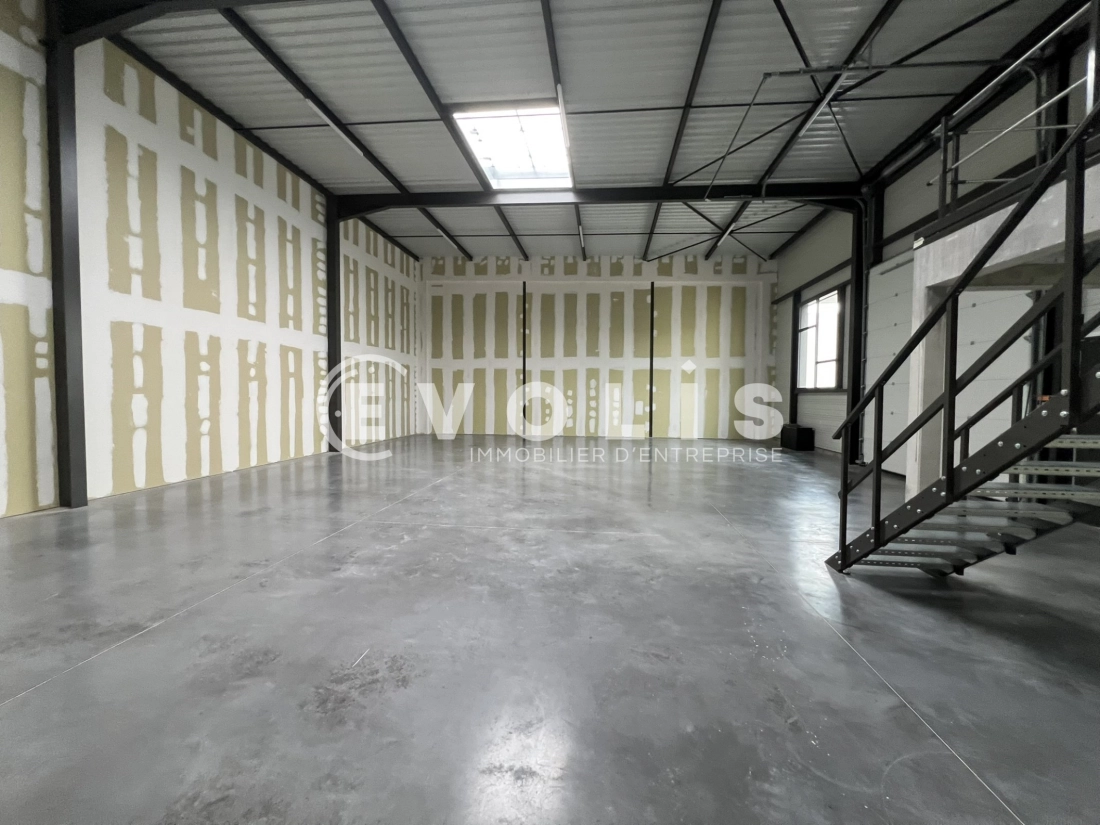 Photo 7 – location Entrepôts / activités	DECINES CHARPIEU (69150)