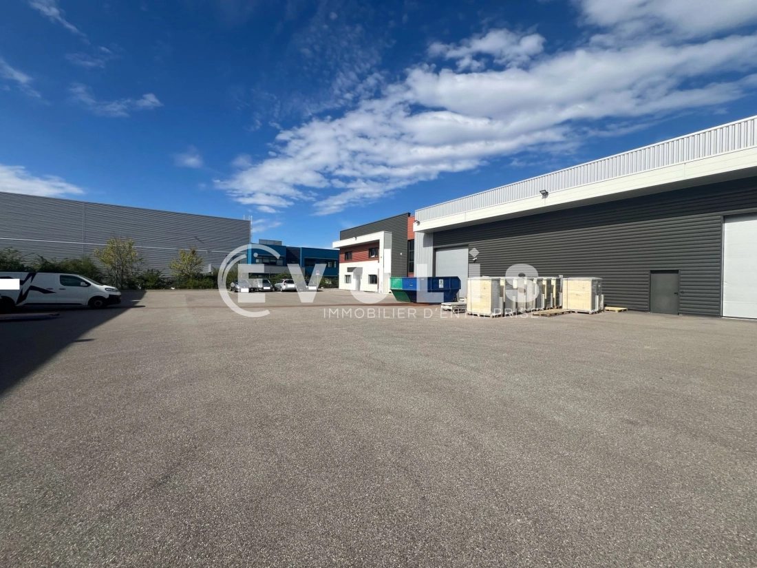 Photo 2 – location Entrepôts / activités	JONAGE (69330)