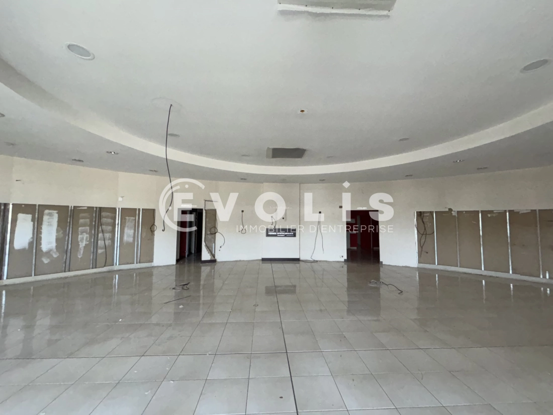 Photo 1 – location Locaux commerciaux	LONGUEAU (80330)