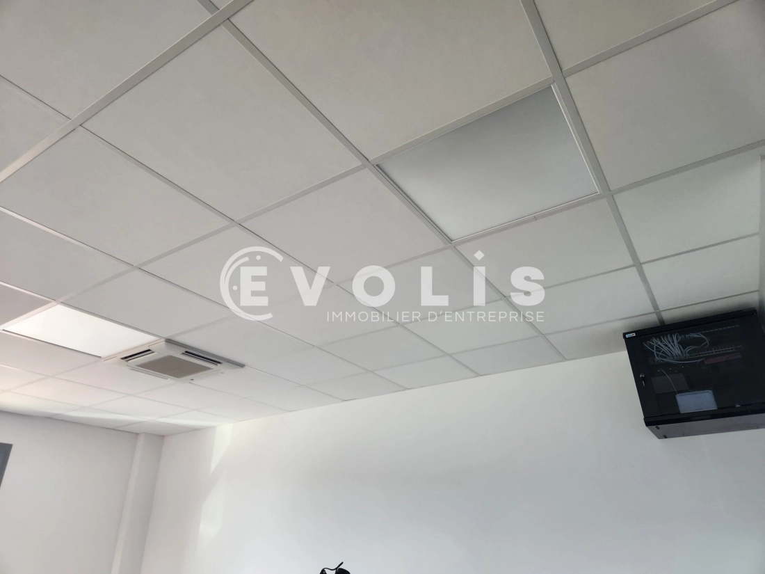 Photo 11 – location Entrepôts / activités	CHASSIEU (69680)