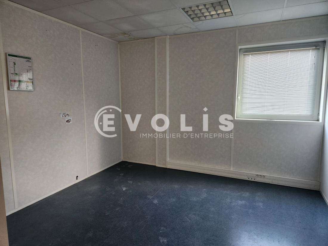 Photo 12 – vente Entrepôts / activités	SAINT PRIEST (69800)