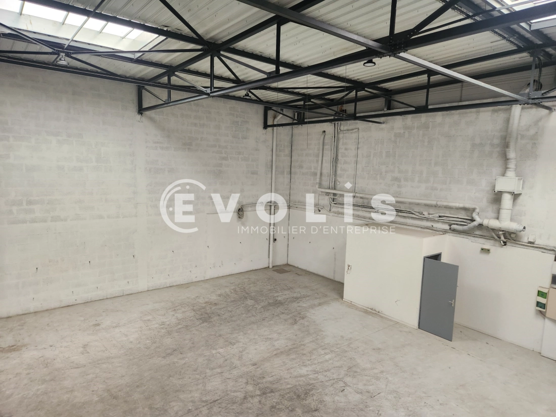 Photo 8 – vente Entrepôts / activités	SAINT PRIEST (69800)