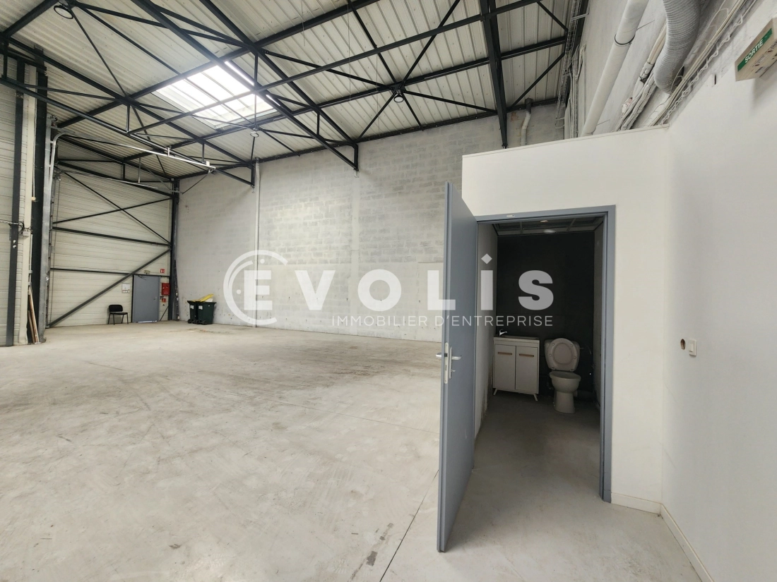 Photo 4 – vente Entrepôts / activités	SAINT PRIEST (69800)