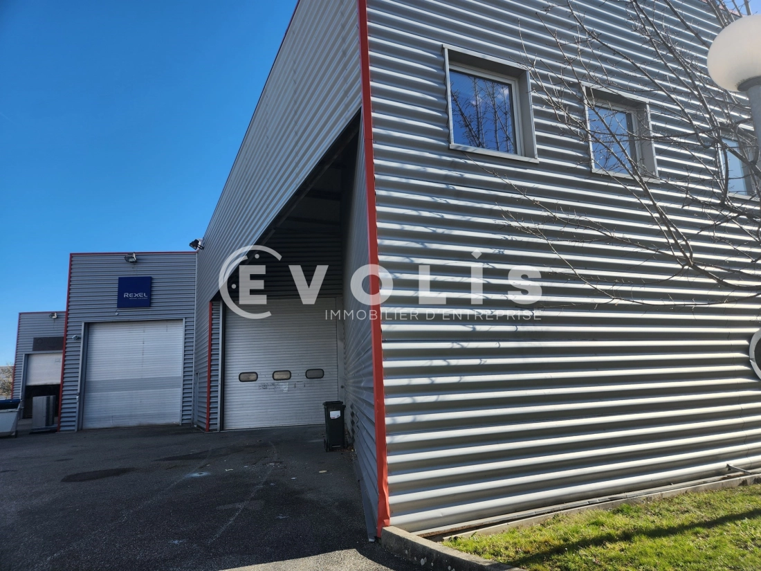 Photo 2 – vente Entrepôts / activités	SAINT PRIEST (69800)