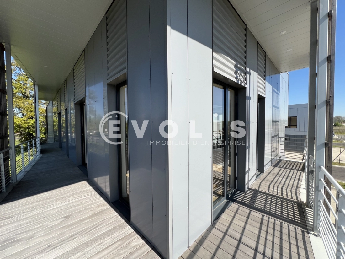 Photo 2 – location Entrepôts / activités	CHANTELOUP EN BRIE (77600)