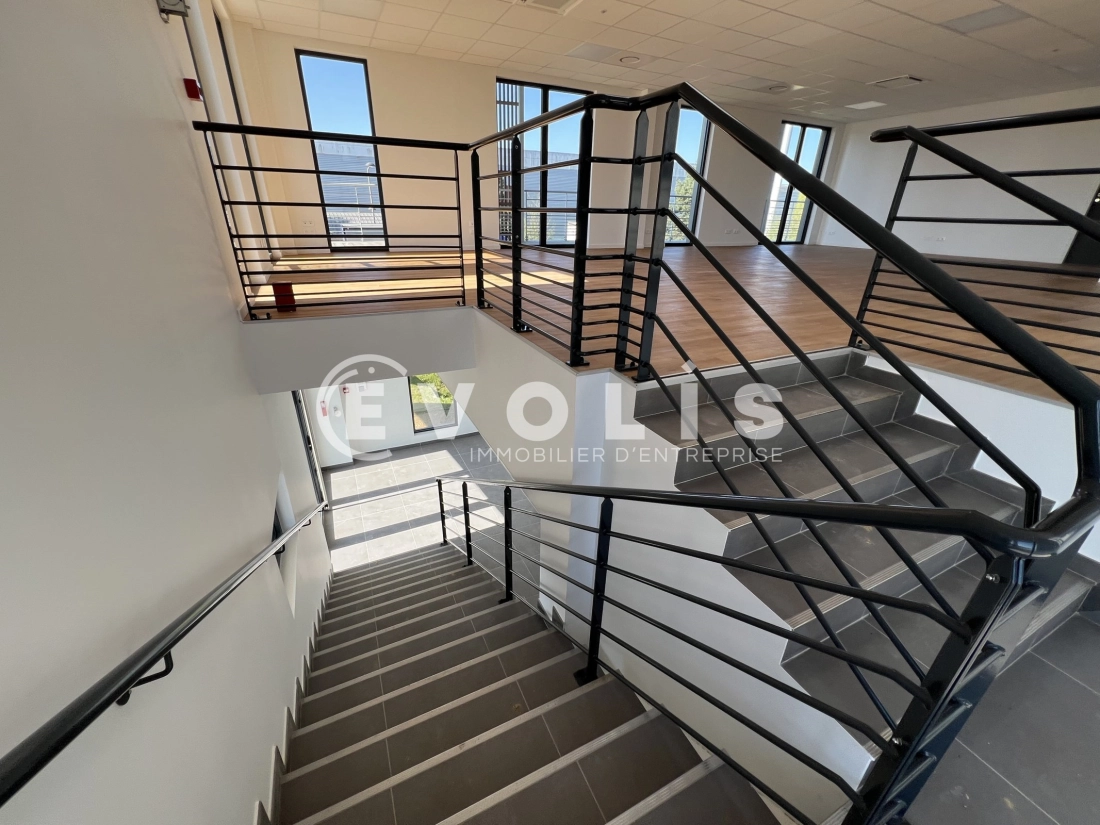 Photo 5 – location Entrepôts / activités	CHANTELOUP EN BRIE (77600)