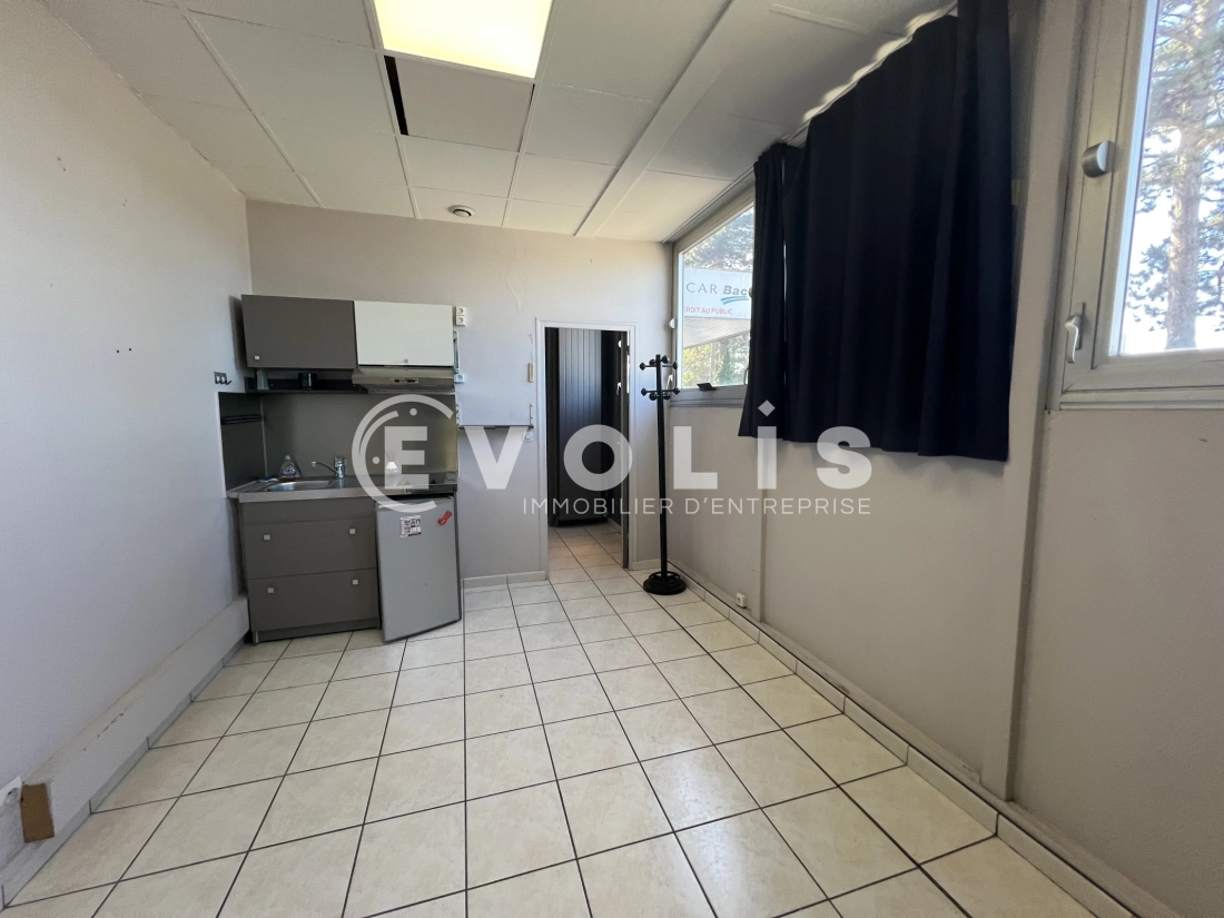 Photo 3 – location bureaux	CHENNEVIERES SUR MARNE (94430)
