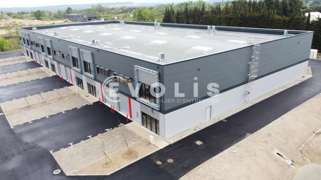Photo 1 – location Entrepôts / activités	VILLENEUVE LES AVIGNON (30400)
