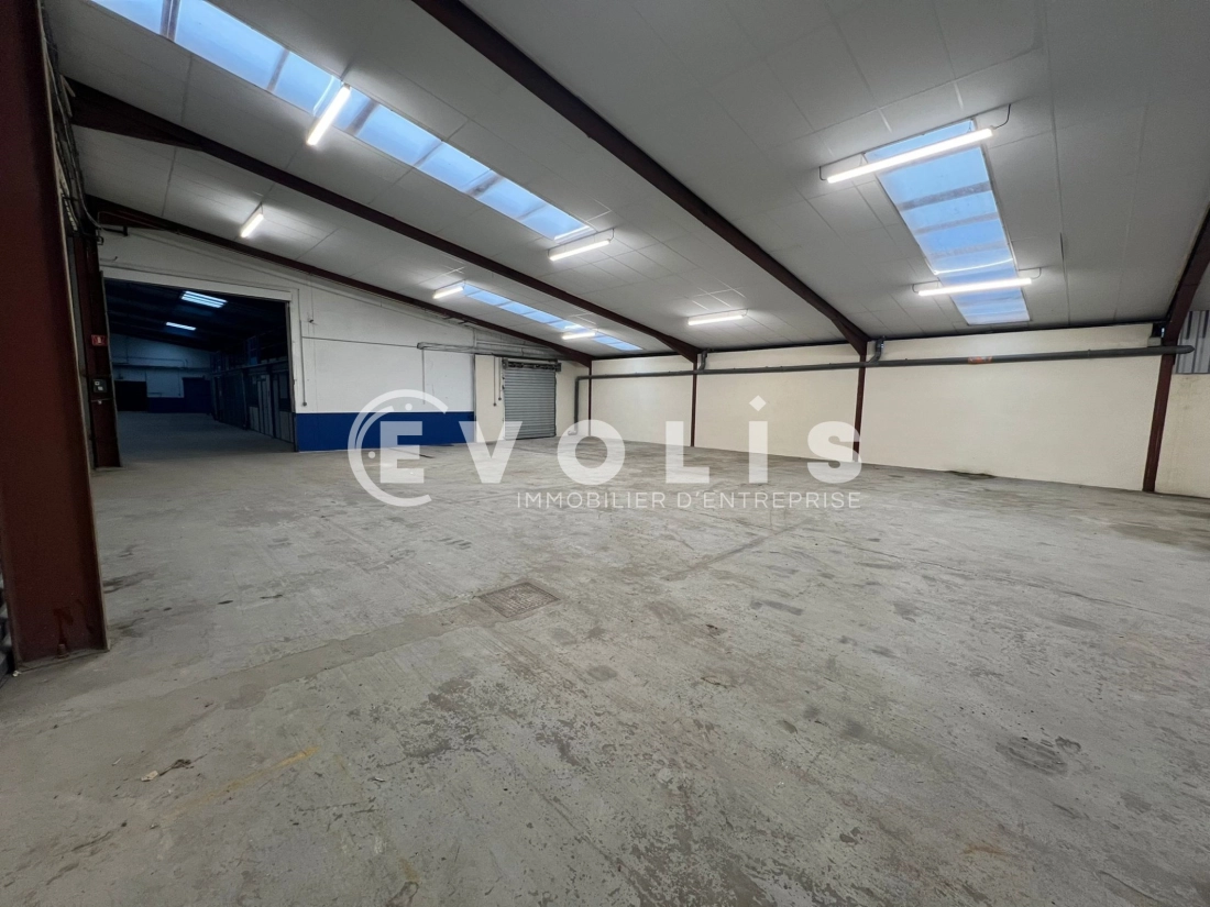 Photo 3 – vente Entrepôts / activités	VAULX EN VELIN (69120)