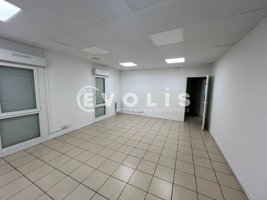 Photo 7 – vente Entrepôts / activités	VAULX EN VELIN (69120)