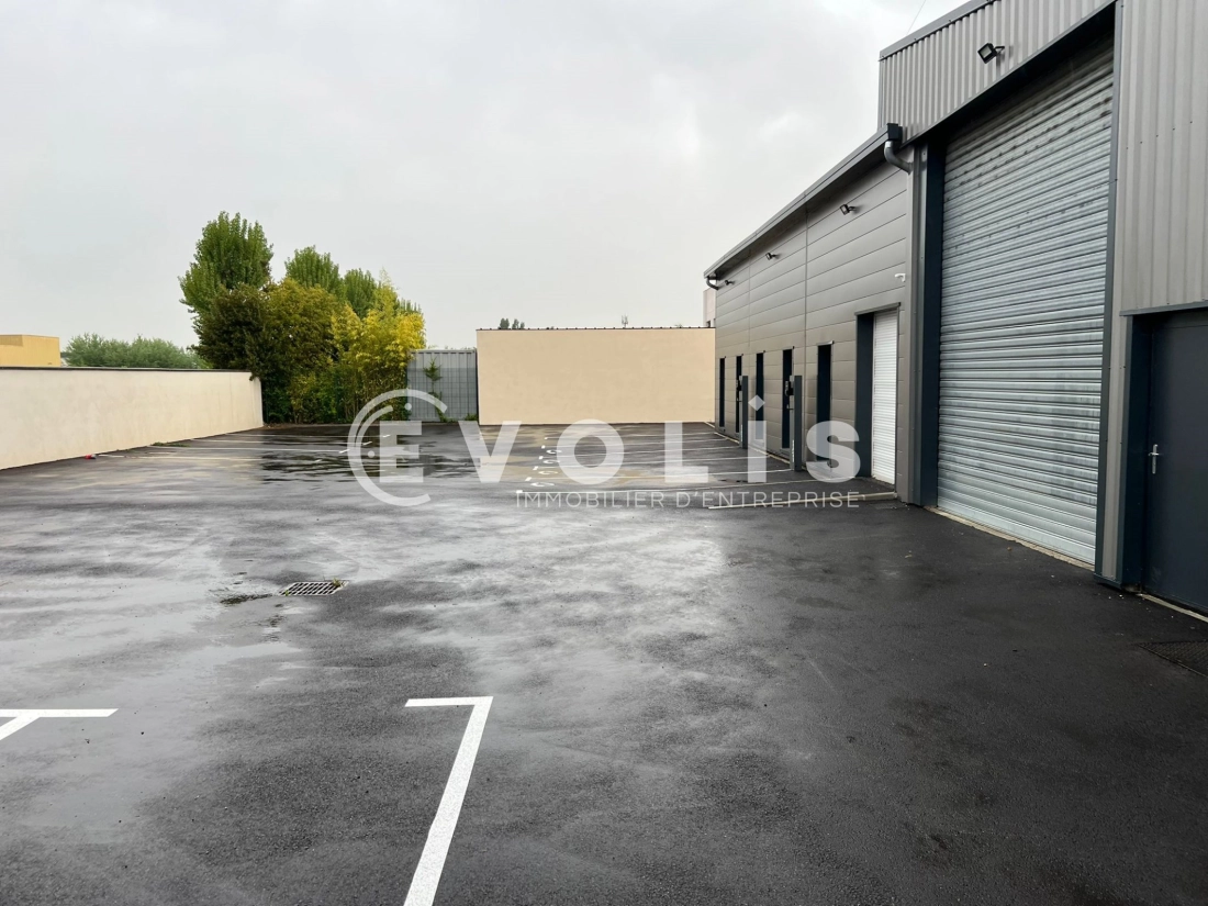 Photo 10 – vente Entrepôts / activités	VAULX EN VELIN (69120)