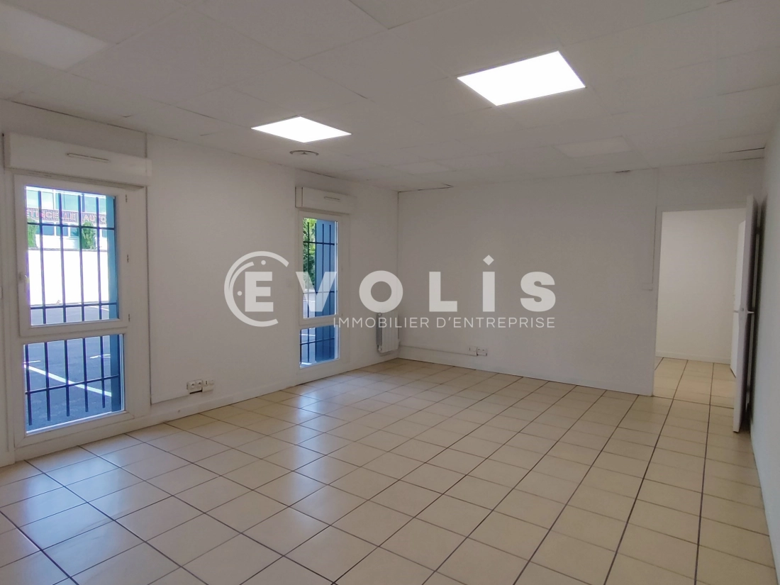 Photo 14 – vente Entrepôts / activités	VAULX EN VELIN (69120)