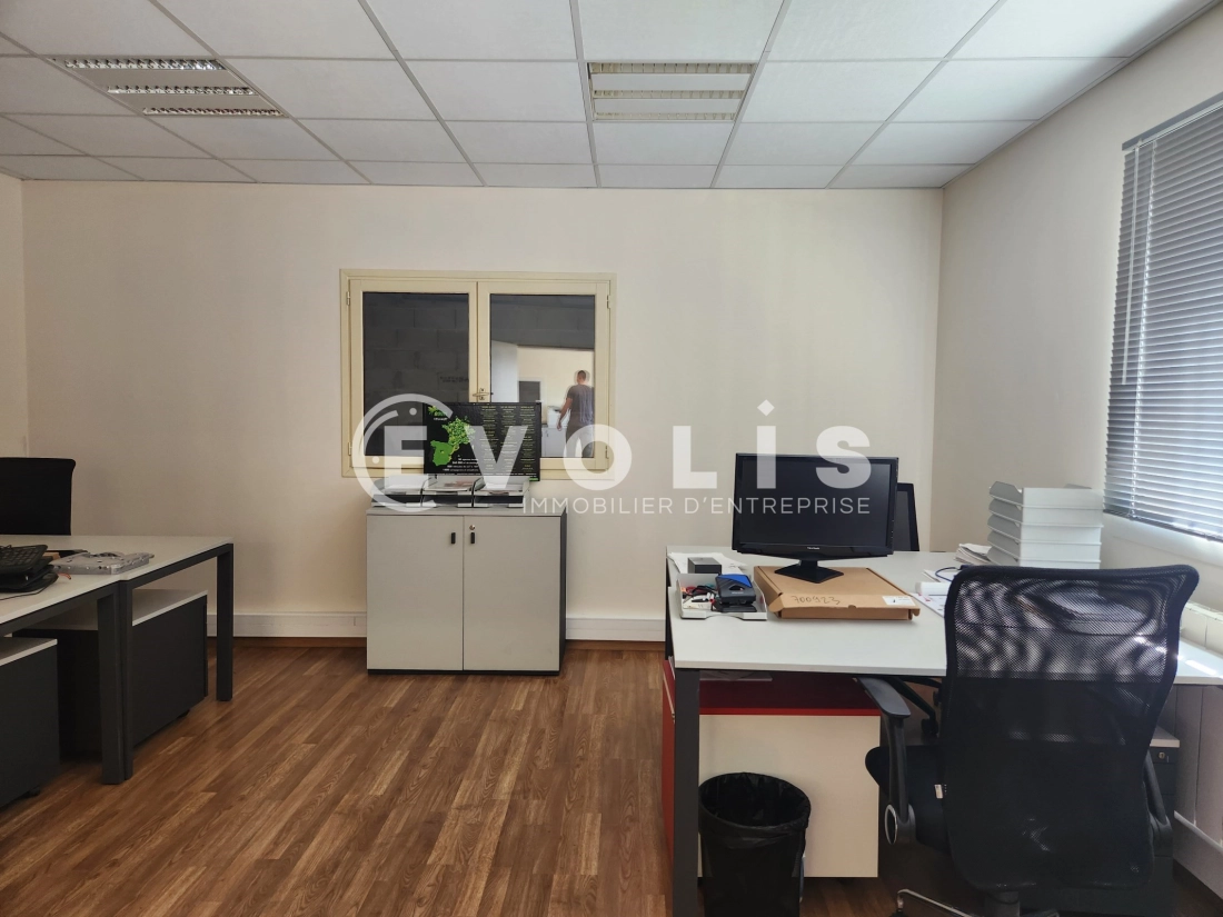 Photo 8 – location Entrepôts / activités	CHASSIEU (69680)
