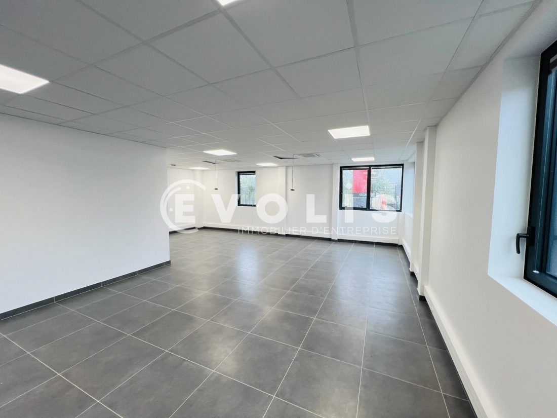 Photo 2 – location Entrepôts / activités	LIMEIL BREVANNES (94450)
