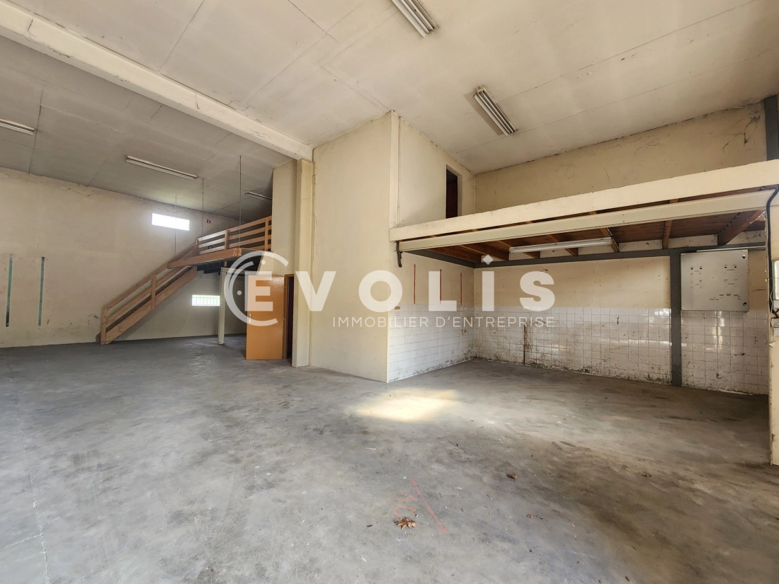 Photo 2 – vente Entrepôts / activités	BOURGOIN JALLIEU (38300)