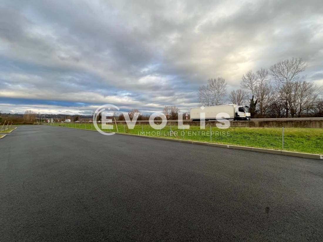 Photo 13 – location Entrepôts / activités	AMBERIEUX (69480)