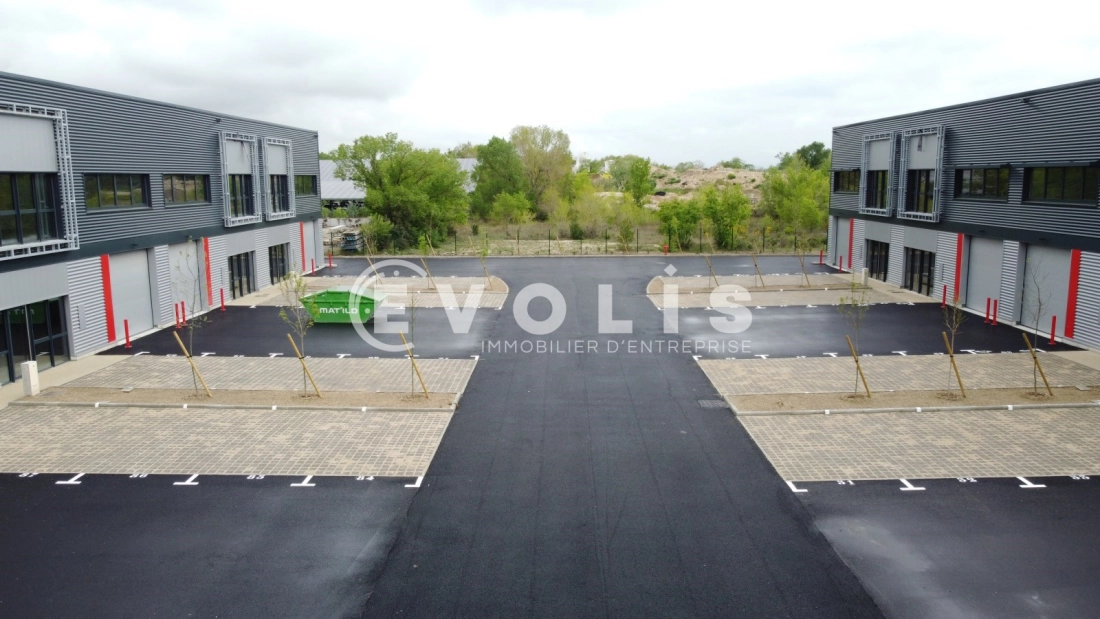Photo 1 – location Entrepôts / activités	VILLENEUVE LES AVIGNON (30400)