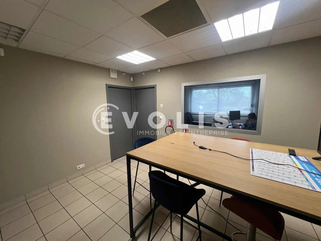 Photo 11 – location Entrepôts / activités	CHAPONOST (69630)