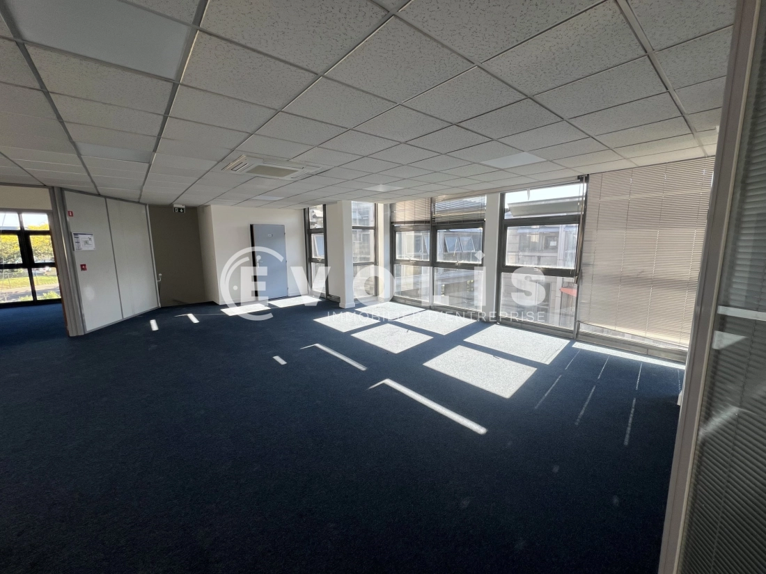 Photo 10 – location Entrepôts / activités	SUCY EN BRIE (94370)