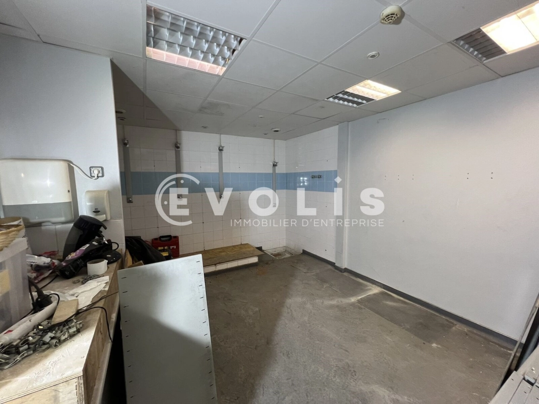 Photo 15 – location Entrepôts / activités	SAINT PRIEST (69800)