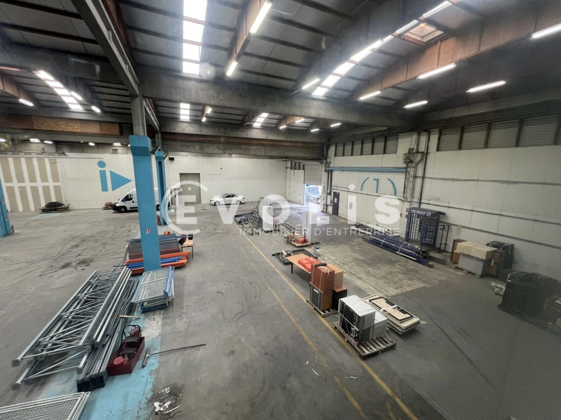 Photo 9 – location Entrepôts / activités	SAINT PRIEST (69800)