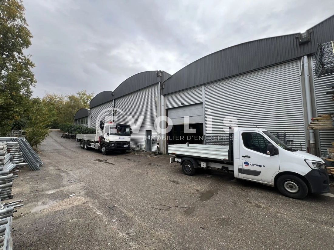 Photo 4 – location Entrepôts / activités	SAINT PRIEST (69800)