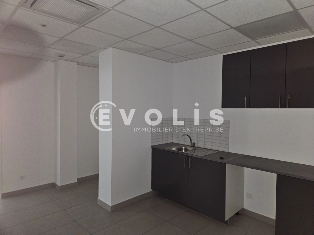 Photo 7 – location Entrepôts / activités	PALAISEAU (91120)