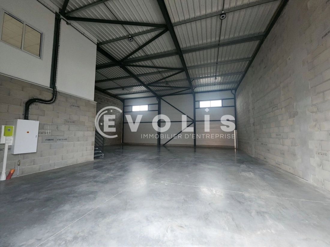 Photo 3 – location Entrepôts / activités	CHASSIEU (69680)