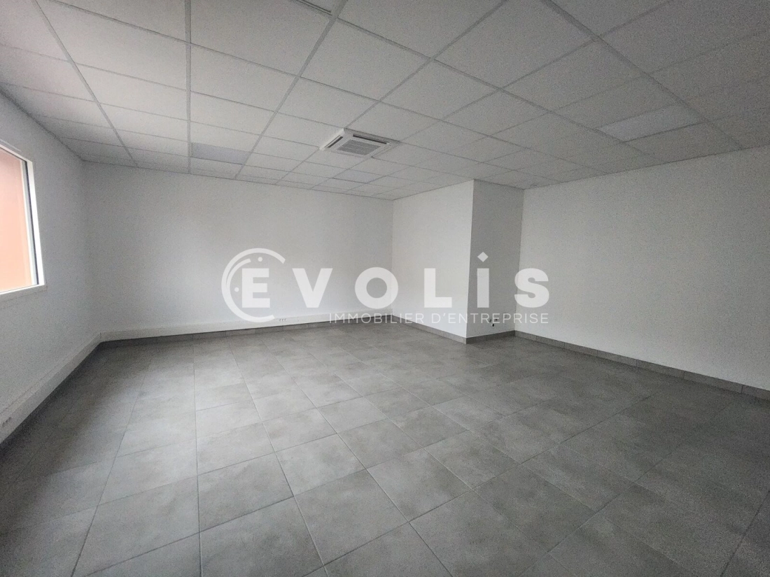 Photo 4 – location Entrepôts / activités	CHASSIEU (69680)