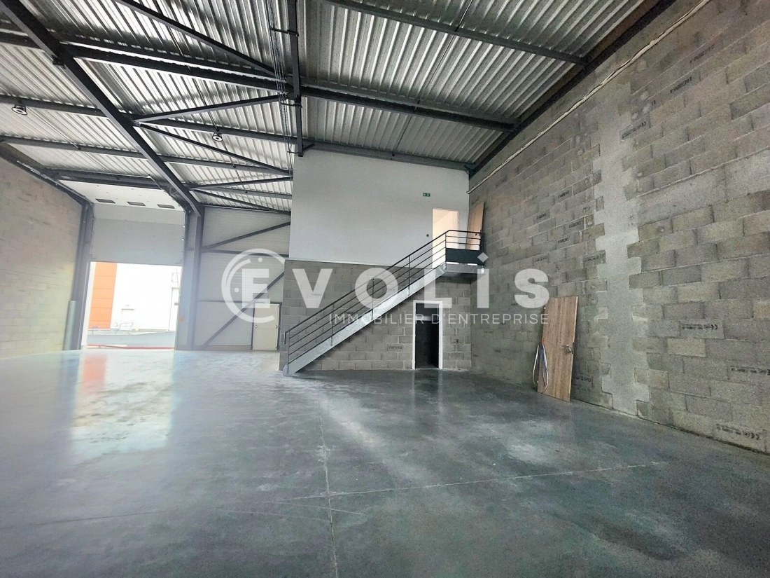 Photo 6 – location Entrepôts / activités	CHASSIEU (69680)