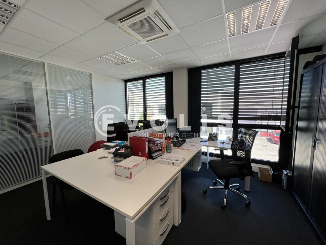 Photo 7 – location Entrepôts / activités	VAULX EN VELIN (69120)